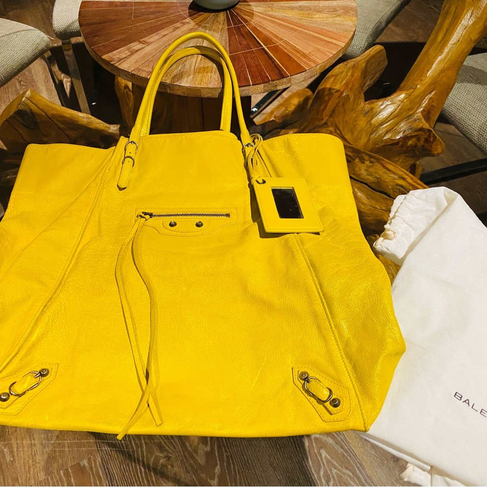 USED $2700 100% AUTHENTIC BALENCIAGA PAPIER BASKET TOTE BAG WELL USED AS IS